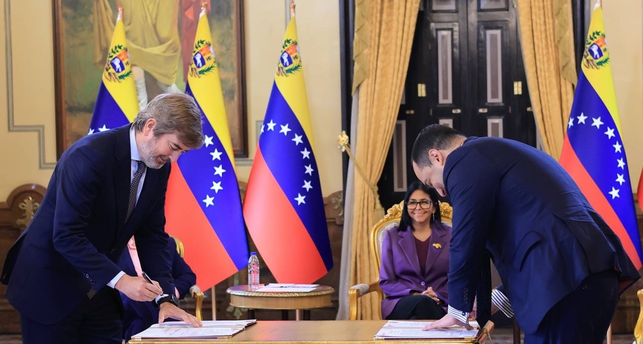 Repsol and PDVSA sign agreement to explore a new oil area in Venezuela