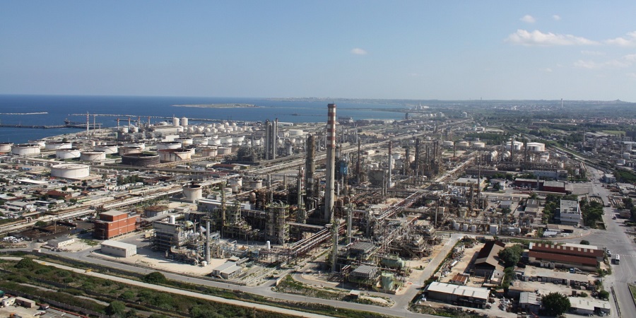 Eni launches authorisation process in Priolo for new biorefinery and chemical recycling plant for plastics