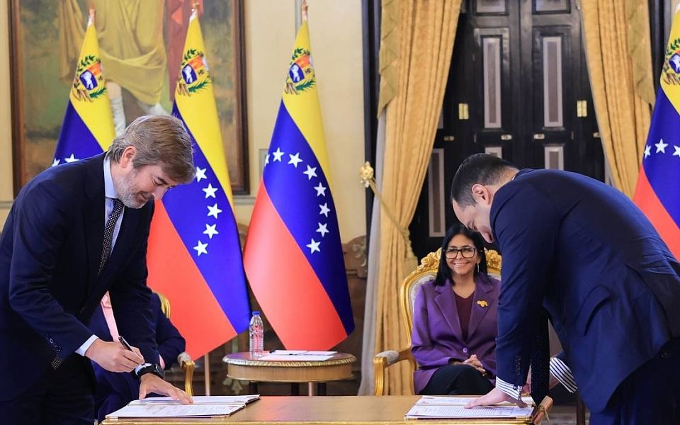 Repsol and PDVSA sign agreement to explore a new oil area in Venezuela