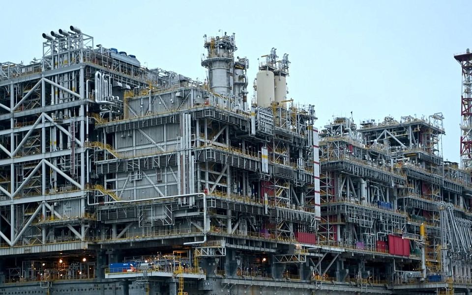 TotalEnergies completes the transfer of its 10% interest in Arctic LNG 2