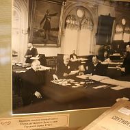 Проверка списков избирателей в I Государственную Думу в зале Городской Думы 1906 г.