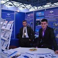 Выставка Нефть. Газ. Нефтехимия 2012. Стэнд Барановичского станкостроительного завода (ЗАО "Атлант", Республика Беларусь). Справа: Евгений Грицевич